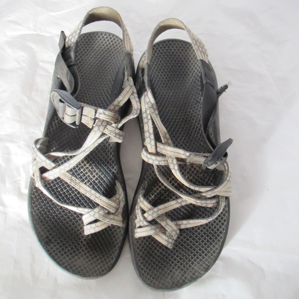 Womens brown Chacos strappy sandals size 10